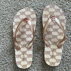 Michael Kors flip flops size 7